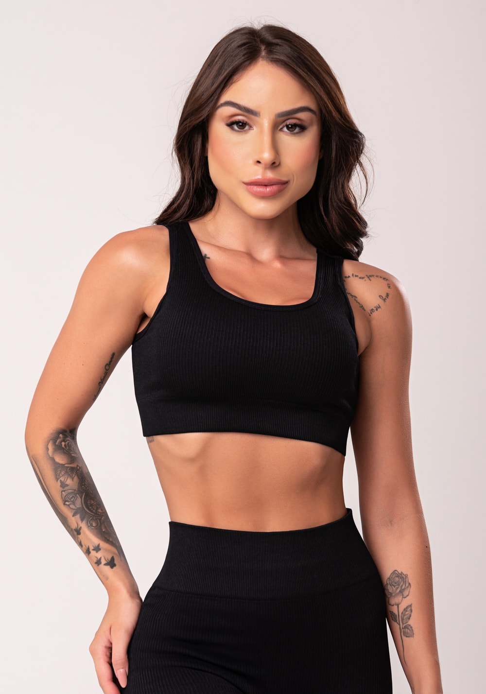 Top fitness feminino preto texturizado com bojo seamless