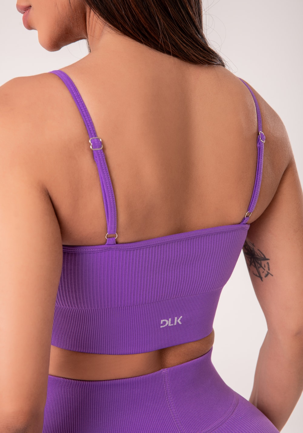 Top fitness feminino roxo lavanda canelado com bojo e alças