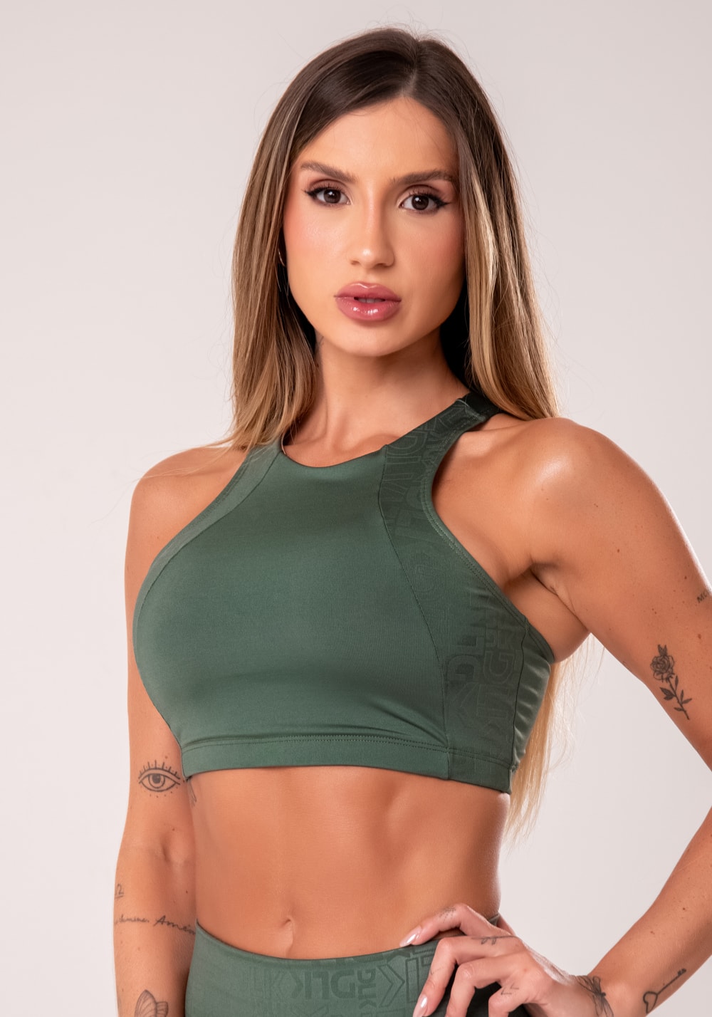 Top fitness feminino verde com cava americana logomania reflections