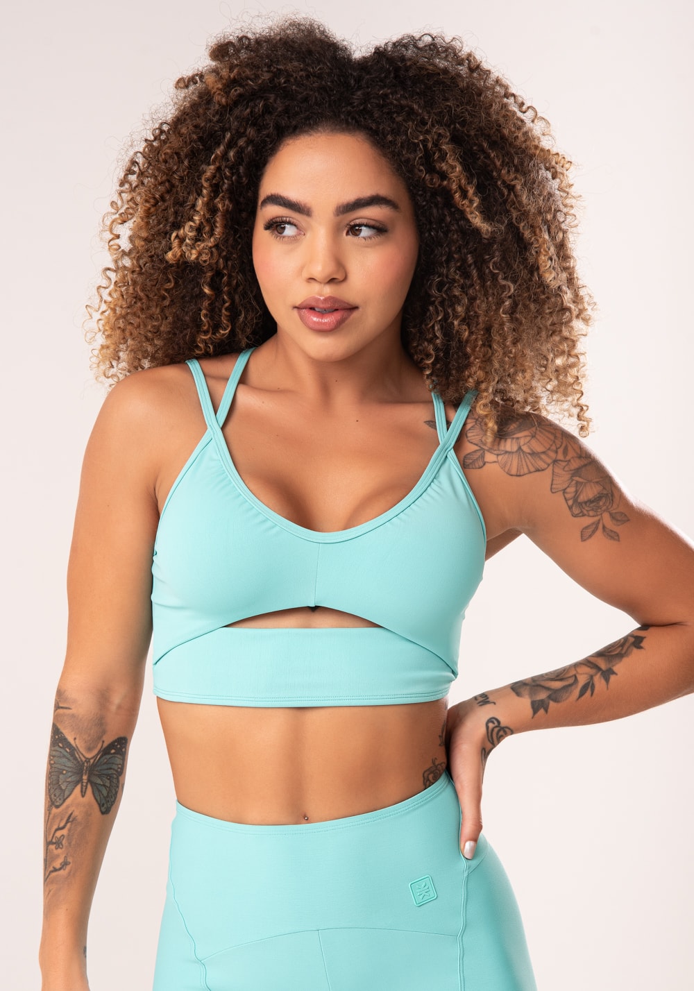 Top fitness feminino verde cut-out com decote franzido flow dlk