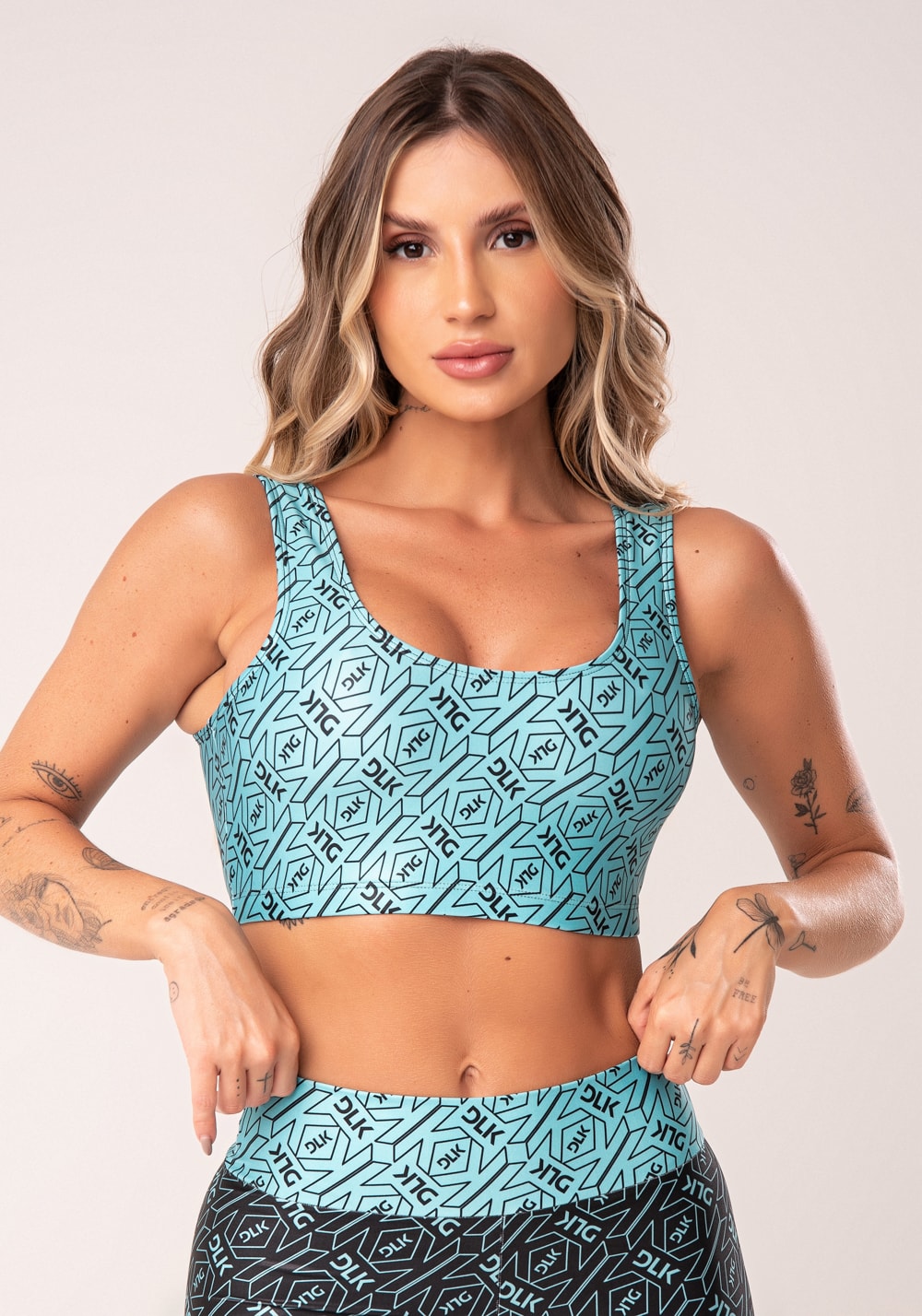 Top fitness feminino verde e preto logomania flow