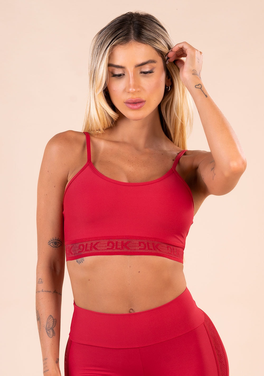Top fitness feminino vermelho com bojo elástico vazado action dlk