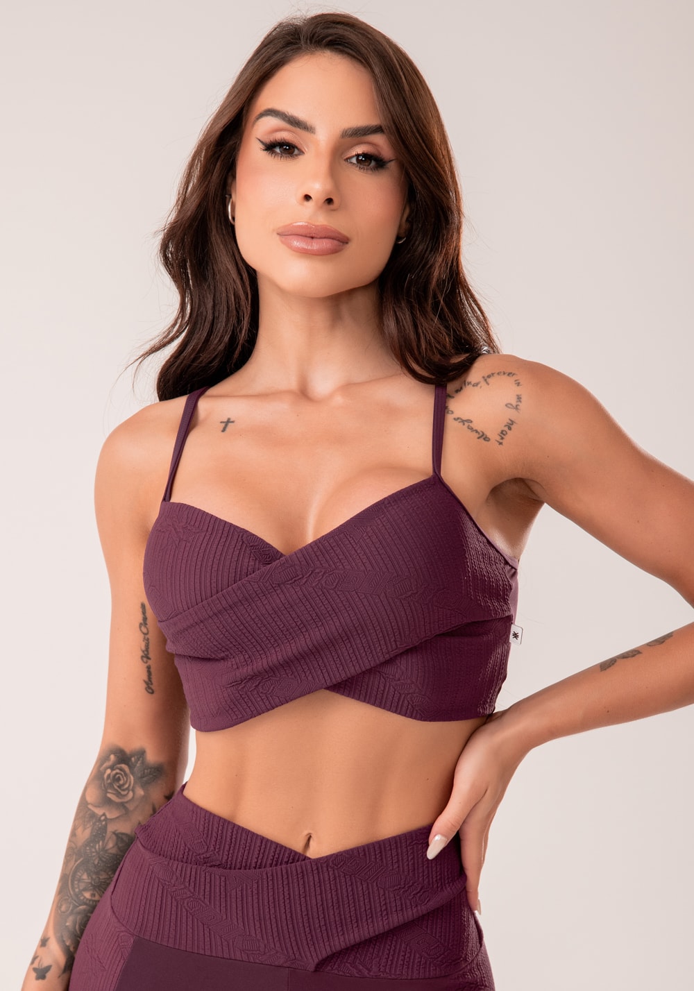Top fitness feminino vinho texturizado transpassado harmony