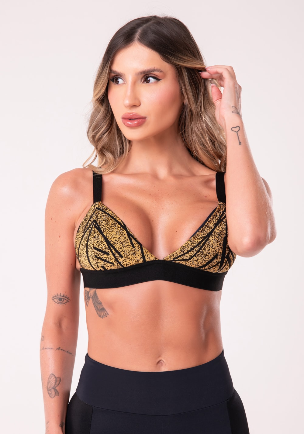Top fitness jacquard light dourado linhas pretas com elástico dlk