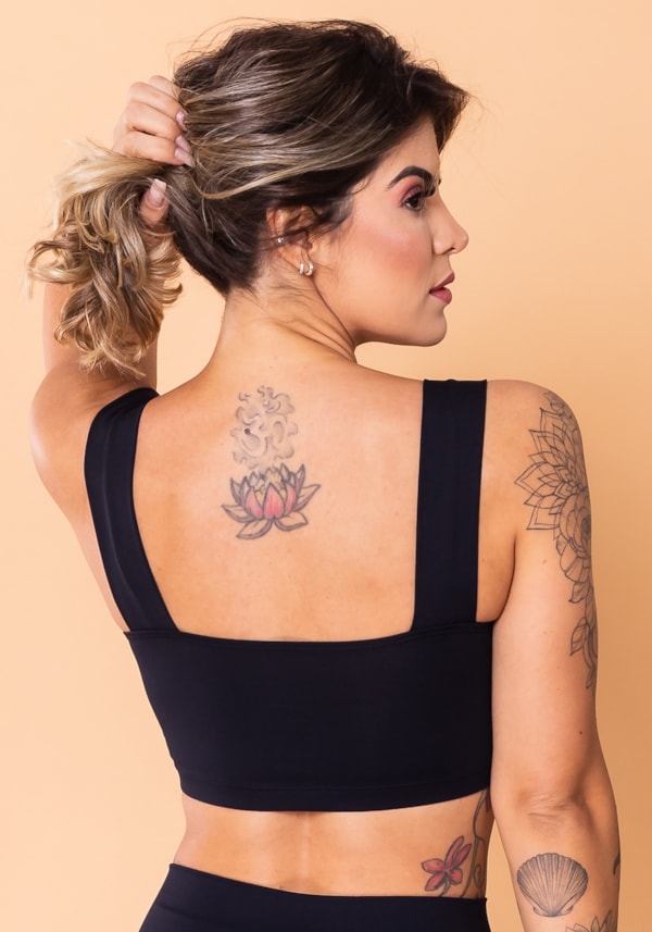 Top fitness jacquard light dourado linhas pretas decote reto