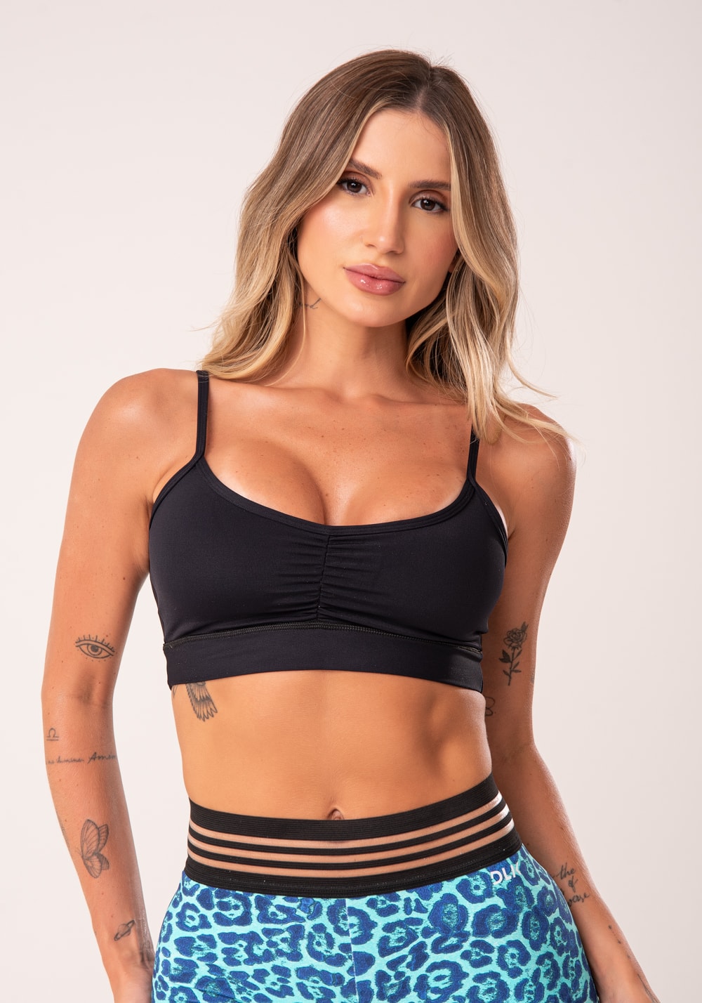 Top fitness preto franzido básico