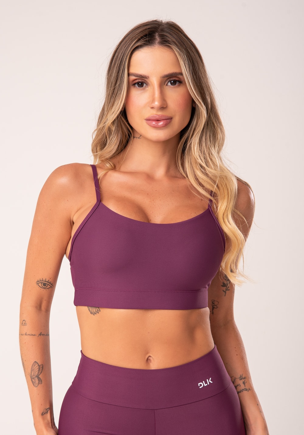 Top fitness vinho com alças finas e bojo básico