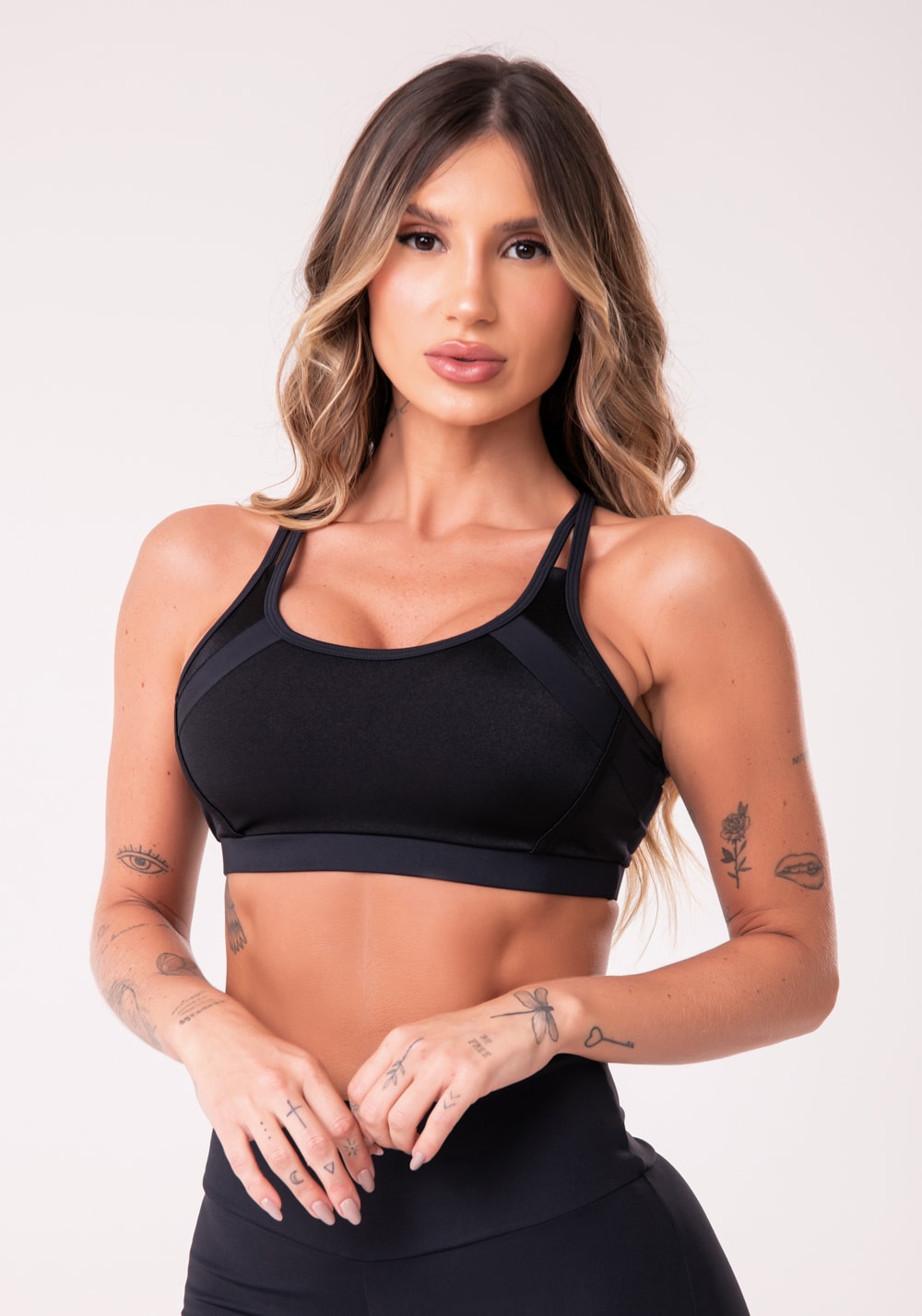 Top metal preto com bojo e tiras dlk